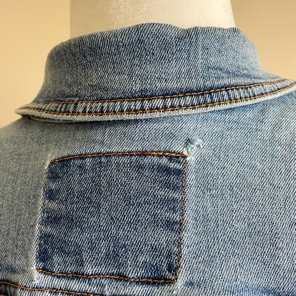 Preloved Guess jean jacket - Picture 4 of 6